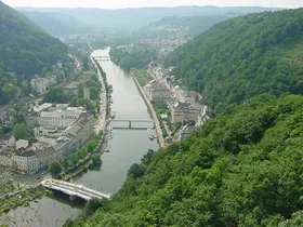 Luftbild: Bad Ems an der Lahn mit Brücken und der Regattastrecke